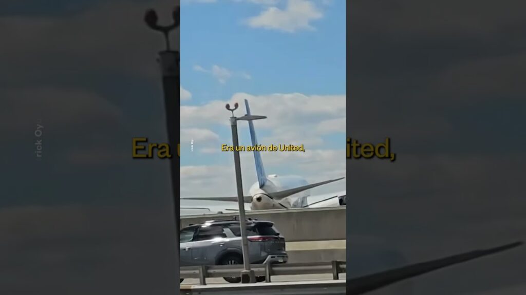 Avión impacta a camión en su aproximación al aeropuerto de Nueva Jersey | Noticias Telemundo