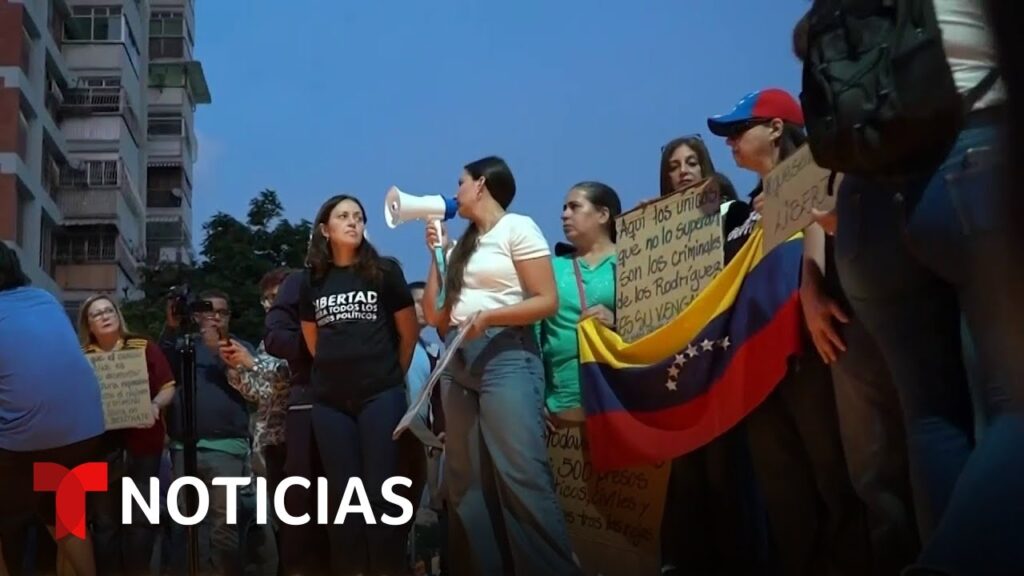 Cientos de personas claman por liberación de los presos políticos venezolanos | Noticias Telemundo