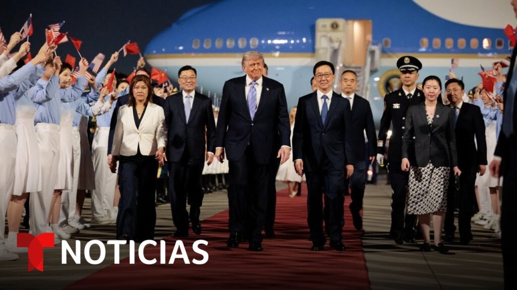 Vea llegar a Trump a China para ver a Xi en medio de tensiones por la guerra | Noticias Telemundo