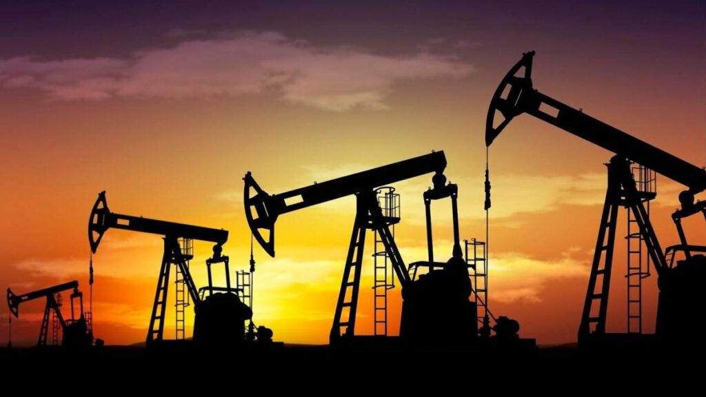 La OPEP+ eleva la producción en 188.000 barriles diarios tras la salida de Emiratos Árabes
