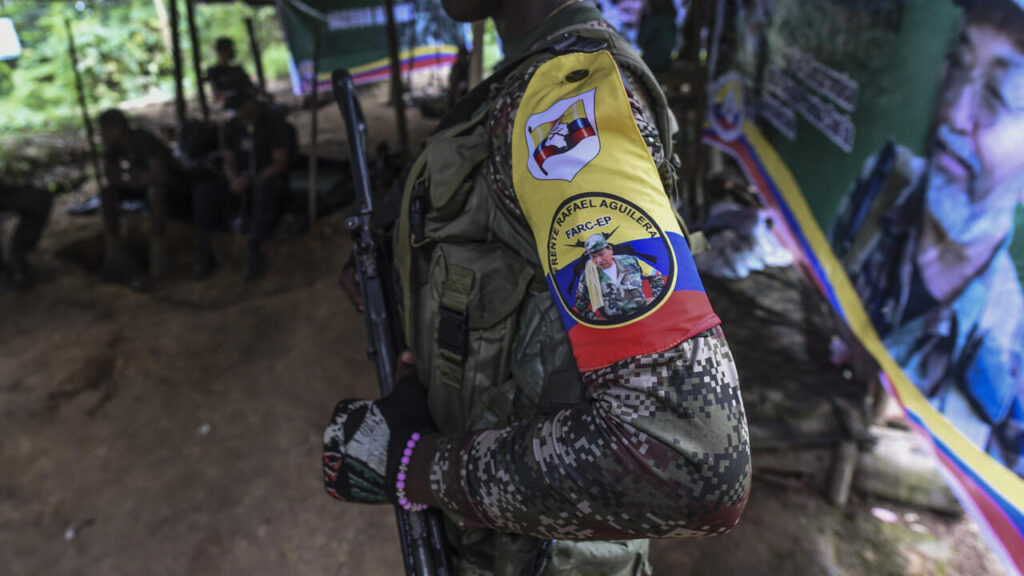 Colombia investiga combate entre disidencias de las FARC que habría dejado “múltiples víctimas” de esos grupos