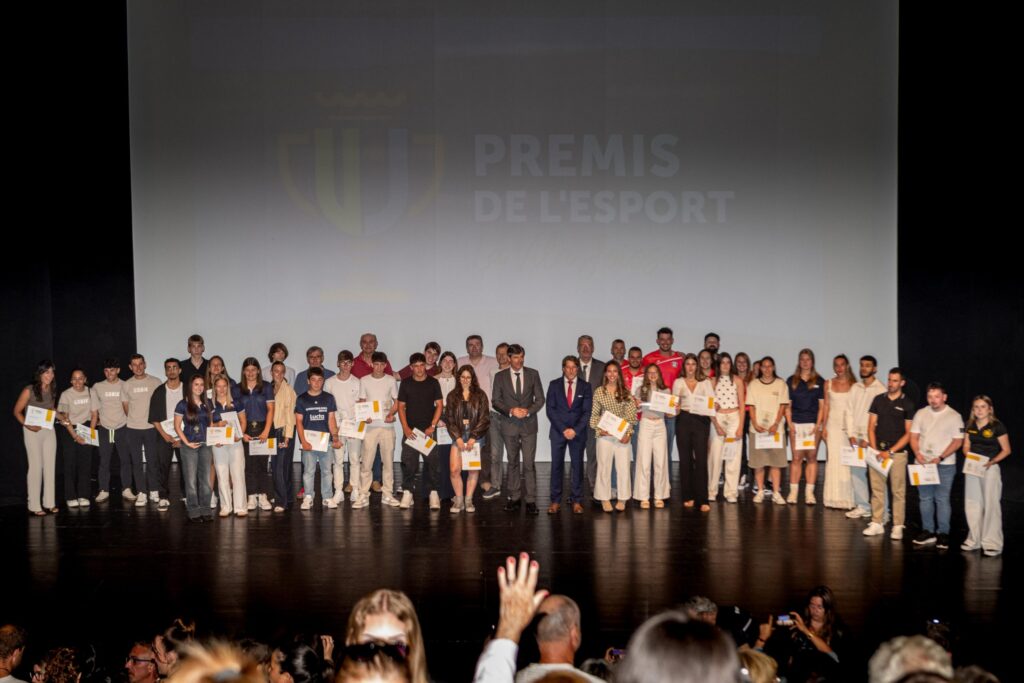 Villajoyosa entrega el Premi de l’Esport 2025 a 30 deportistas de élite vileros y cuatro clubes deportivos locales