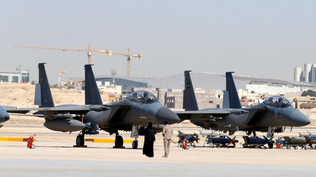 ¿Por qué Arabia Saudita y los Emiratos Árabes Unidos habrían bombardeado a Irán en “secreto”?