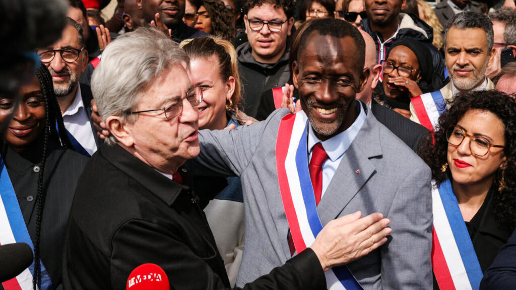 “Las primarias han terminado”: Mélenchon presiona al resto de la izquierda en su primer gran mitin de campaña