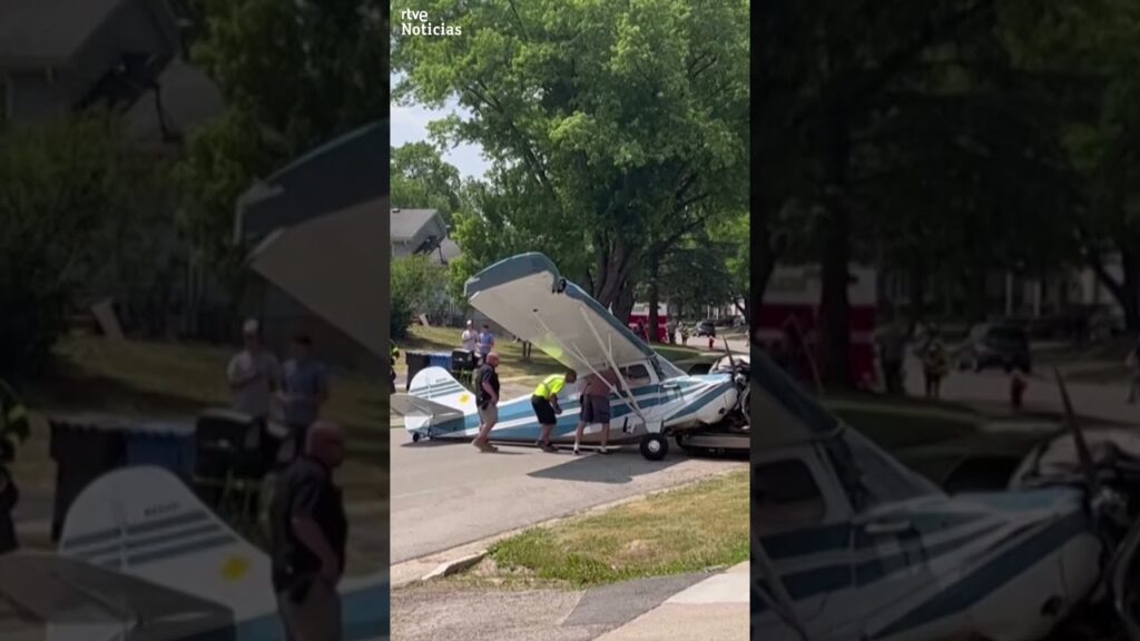 #shorts #EEUU Una #AVIONETA se ESTRELLA en un BARRIO RESIDENCIAL de #WISCONSIN, NO hay HERIDOS
