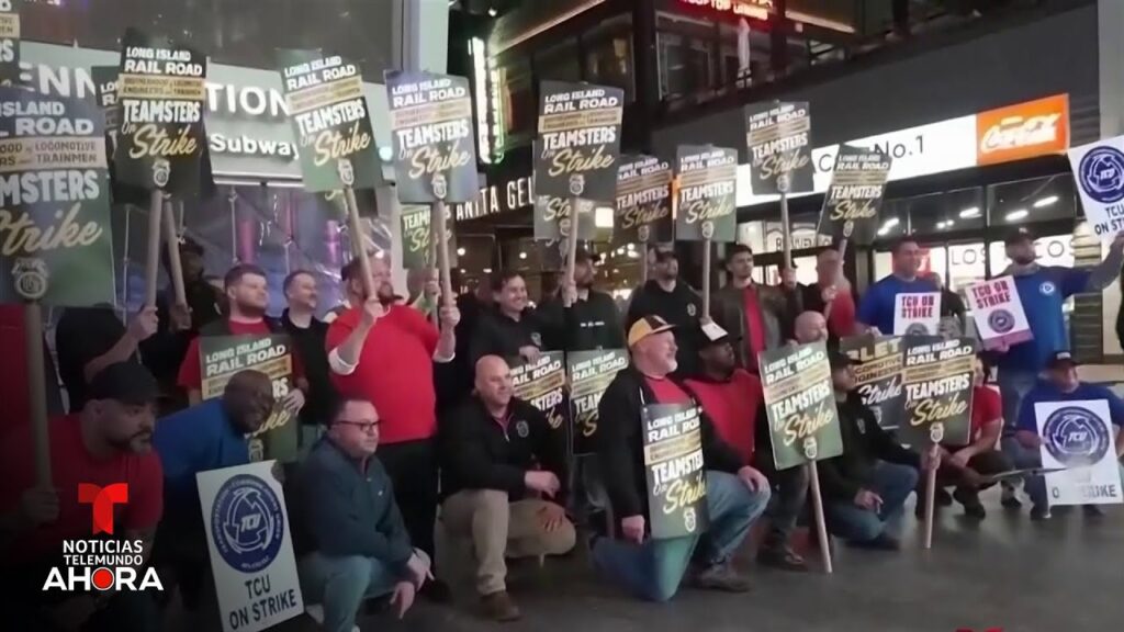 Empleados de trenes de Long Island llegan a acuerdo y terminan la huelga | Noticias Telemundo