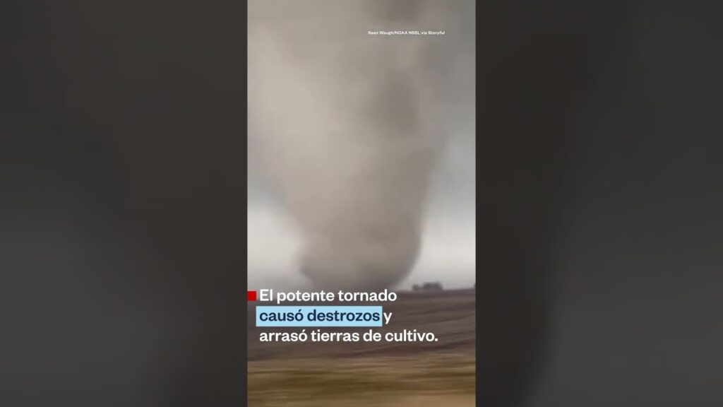 Captan un enorme tornado en el centro de Nebraska | Noticias Telemundo