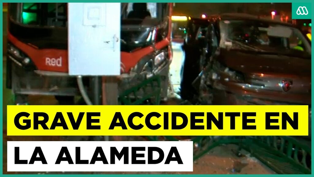 Grave accidente de tránsito en plena Alameda: bus Red chocó con van de traslado de pasajeros