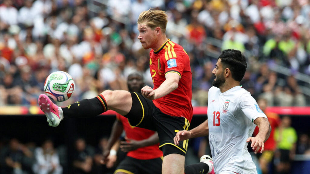 Irán empata sin goles con Bélgica, que jugó con diez hombres en el segundo tiempo