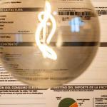 El Gobierno plantea una factura de la luz que incluirá el consumo medio de los vecinos para fomentar el ahorro