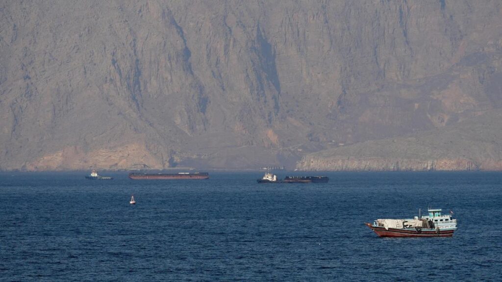 Irán vuelve a cerrar el estrecho de Ormuz por la ofensiva israelí en Líbano
