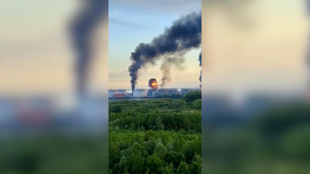 Los drones ucranianos golpean una terminal petrolera en San Petersburgo antes del inicio del “Davos ruso”