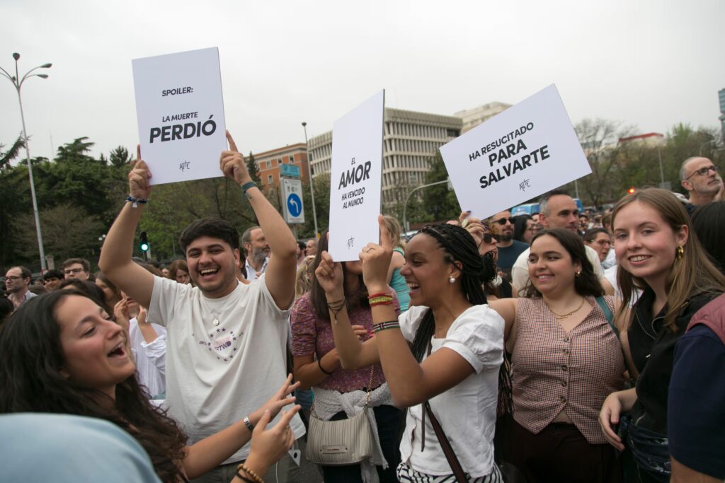Las estrellas del pop divulgan la palabra de Dios, el nuevo púlpito de la Iglesia