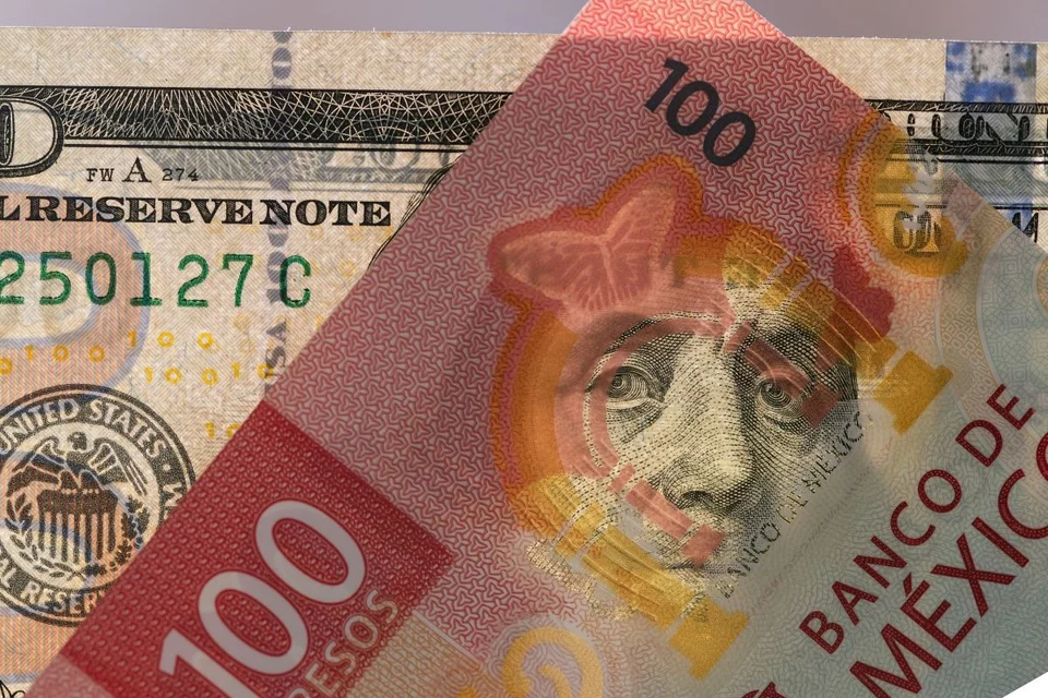 El dólar se quedó quieto hoy en México, pero bajó en Colombia