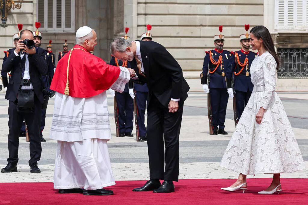 Visita del papa León XIV, en directo | El Papa llega al Palacio Real de Madrid para la ceremonia de bienvenida | España