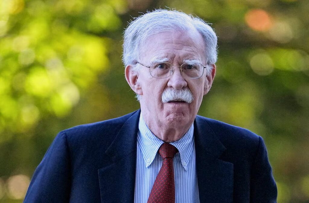 El exasesor de Trump John Bolton se declarará culpable de manejo indebido de documentos clasificados | Internacional