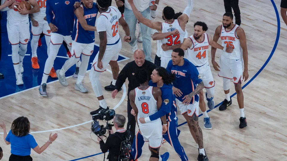 Knicks logran remontada histórica y quedan a un triunfo del título